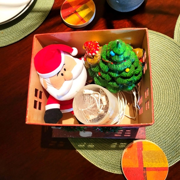 Santa Coming To Town - Picture 8 of 9